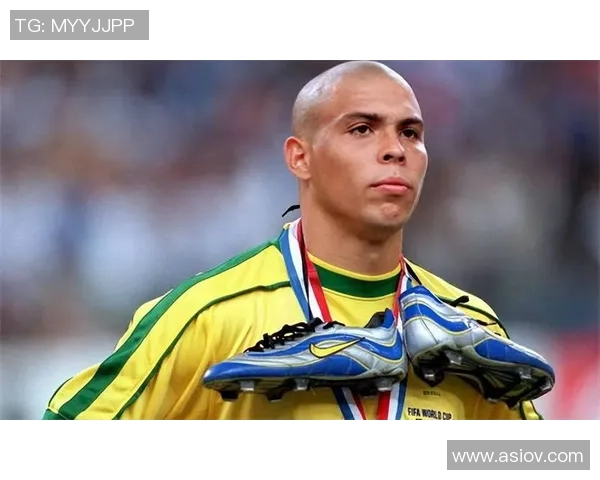 全球知名的大号足球明星盘点及其辉煌职业生涯回顾 全球知名的大号足球明星盘点及其辉煌职业生涯回顾