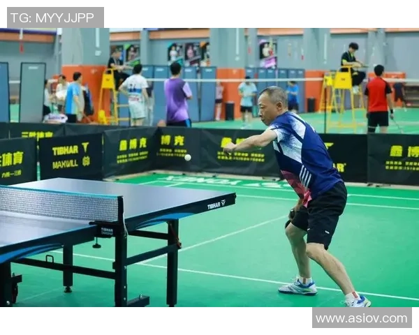 乒乓球的魅力：深入深圳乒乓球队的团队协作与默契之道