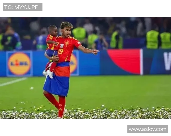 国外足球明星与他们的宠物们的温馨生活与趣事分享 国外足球明星与他们的宠物们的温馨生活与趣事分享